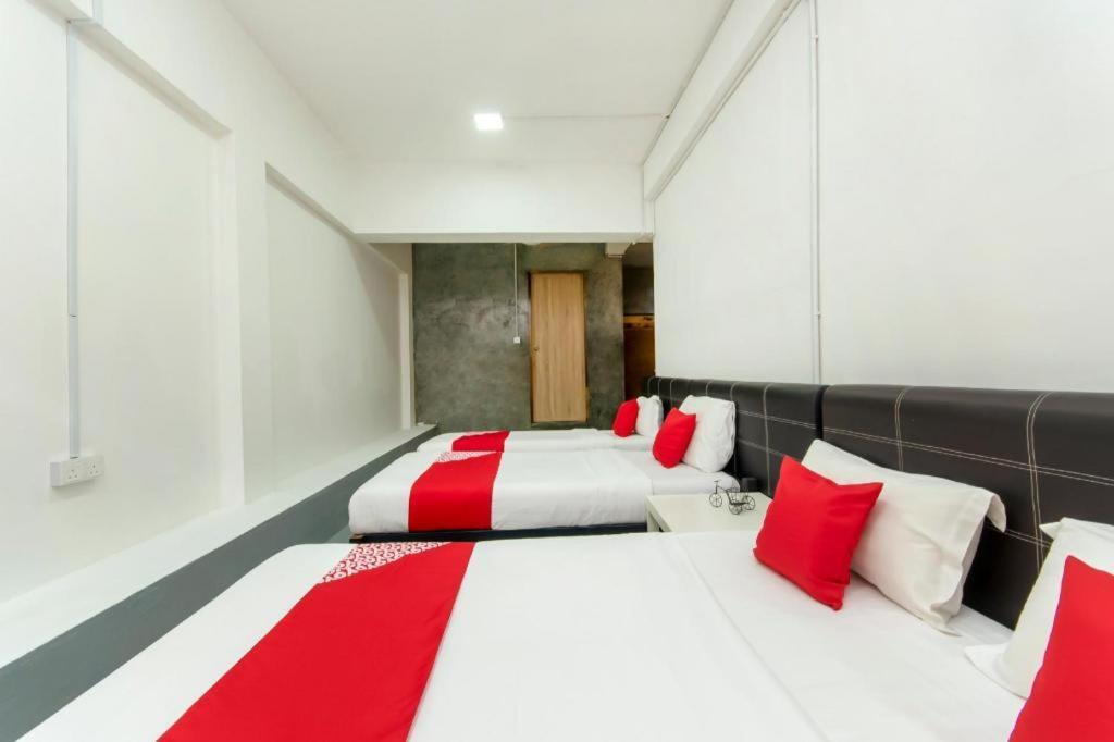 Oyo 43993 Madsuite Κότα Κιναμπαλού Εξωτερικό φωτογραφία