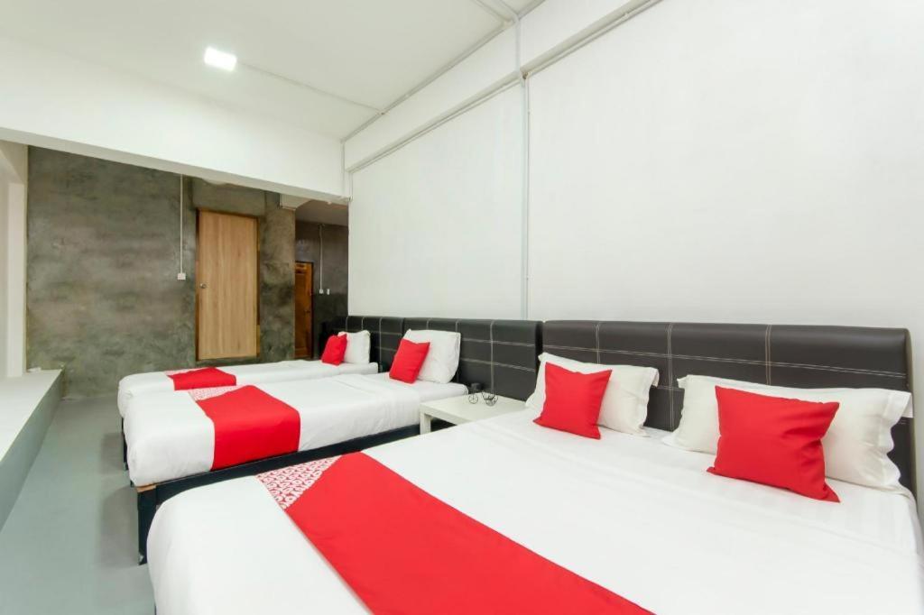 Oyo 43993 Madsuite Κότα Κιναμπαλού Εξωτερικό φωτογραφία