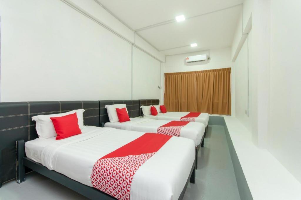 Oyo 43993 Madsuite Κότα Κιναμπαλού Εξωτερικό φωτογραφία